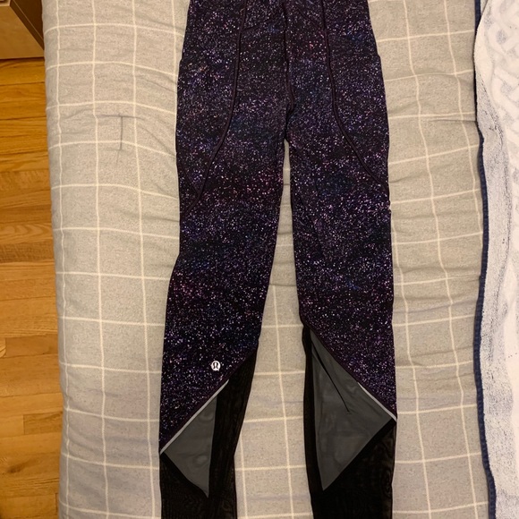 Lululemon 25” reveal tight - Picture 2 of 4